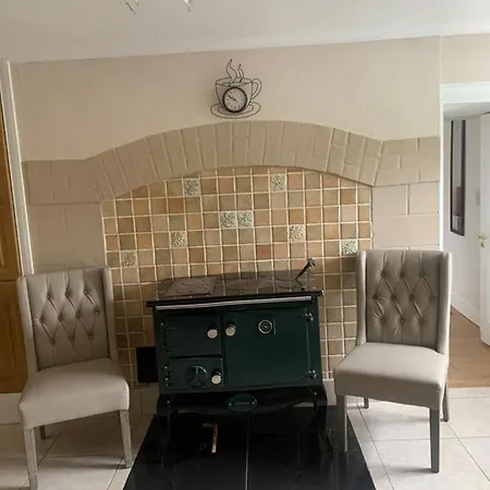 Toms בית נופש לונגפורד